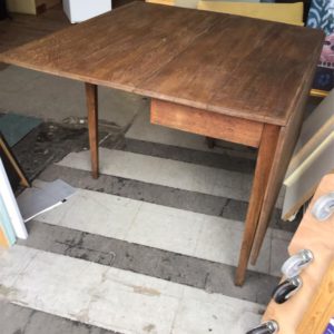 Kitchen Table  – Drop Leaf – . / . / Wood / Dark Brown