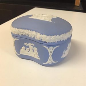Wedgewood Small Pot Small Chip On Lid