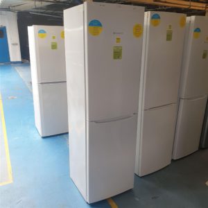 Fridge/Freezer – over 5 ft (2.A) – STFW200WP – Hotpoint / . / . / .