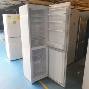 Fridge/Freezer – over 5 ft (2.A) – STFW200WP – Hotpoint / . / . / .