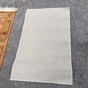 RUG Small – white  – . / . / . / Cream
