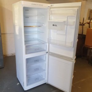Fridge/Freezer – over 5 ft (2.A) – RB29FWJNDSA – Samsung / . / . / .