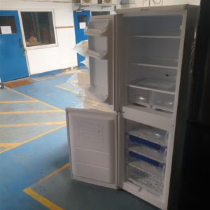 Fridge/Freezer – over 5 ft (2.A) – RFAA52P – Hotpoint / . / . / .