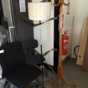 Floor / Tall Lamp – . / Medium / . / .