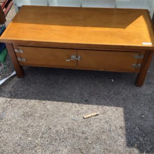 Table Coffee/ Occasional – . / Large / Wood / Tan