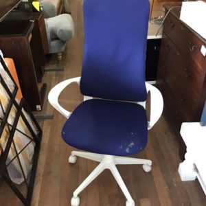 Office Chair – . / Medium / Plastic / White