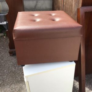 Stool/Pouffe – . / . / . / Dark Brown