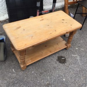 Table Coffee/ Occasional – . / Medium / Wood / Pine
