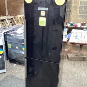 Fridge/Freezer – over 5 ft (3.A1) – GKN1682DB
