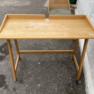 Computer Desk – . / Medium / Wood / Beige