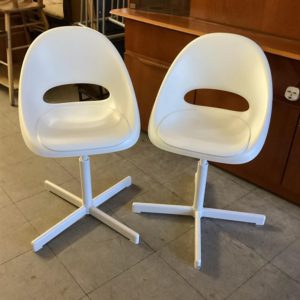 Child’s Desk Chair EACH – . / . / Plastic / White