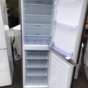 Fridge/Freezer – up to 5 ft (2.A) – CNG3582VPS – Beko / . / . / .