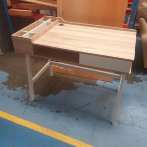 Computer Desk – . / Medium / Composite / .