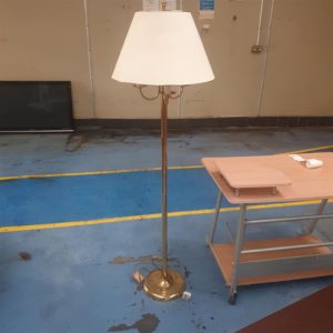 Floor / Tall Lamp – . / Medium / Metal / .