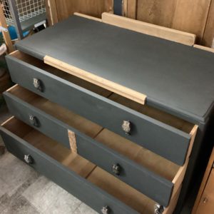 Chest Of Drawers Small (3 Drawers Or Fewer) – . / . / Wood / .