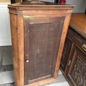 Corner Unit – . / . / Wood / .