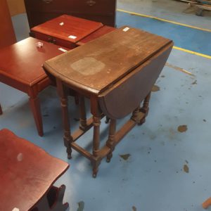 Dining Table  – . / Medium / Wood / Dark Brown