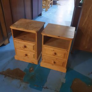 Bedside Cupboard / Table – . / Medium / Wood / Pine