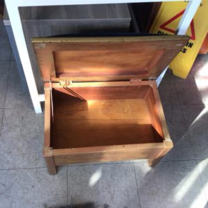 Stool/Pouffe – . / . / Wood / .