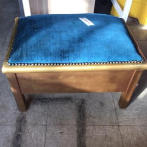 Stool/Pouffe – . / . / Wood / .