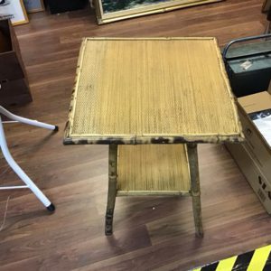 Table Coffee/ Occasional – . / Small / Wood / Pine