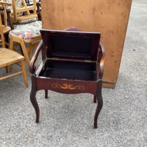 Stool/Pouffe – . / Medium / Wood / Dark Brown