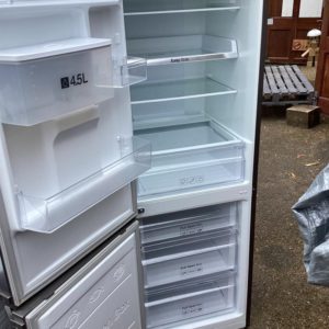 Fridge/Freezer – over 5 ft (2.A) – RB29FWJNDSA – Samsung / . / . / .