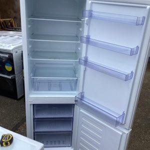 Fridge/Freezer – over 5 ft (2.A) – CSG1571W – Beko / . / . / .