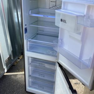 Fridge/Freezer – over 5 ft (3.A1) – RB29FWRNDSS – Samsung / . / . / .
