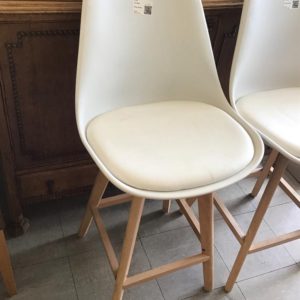 Bar stool