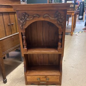 Small Shelving Unit – . / . / Wood / .