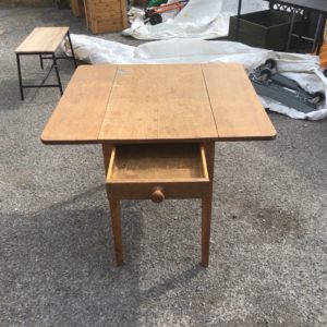Kitchen Table Medium – . / Medium / Wood / Pine