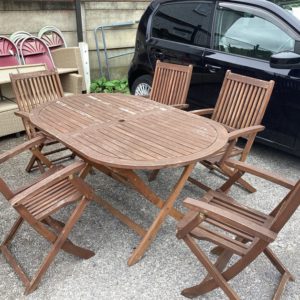 Garden Table – . / Medium / Wood / .