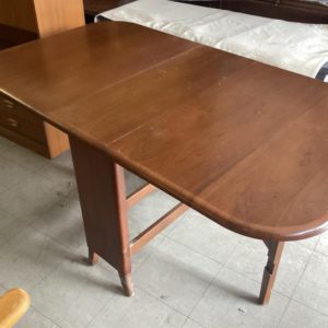 Folding table