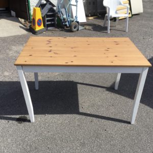 Kitchen Table Medium – . / . / Wood / Pine