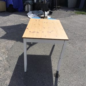 Kitchen Table Medium – . / . / Wood / Pine
