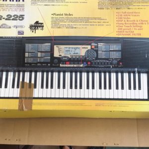 Yamaha keyboard and stand