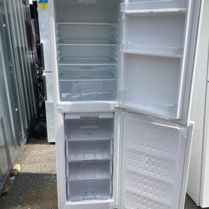 Fridge/Freezer – over 5 ft (2.A) – CF5834APW – Beko / . / . / .