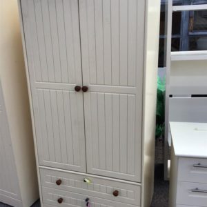 Wardrobe Double – with locks. Has keys – . / . / Wood / Cream