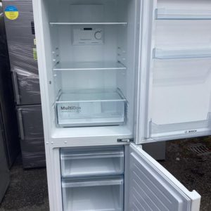 Fridge/Freezer – over 5 ft (2.A) – KGN34WEAG – Bosch / . / . / .