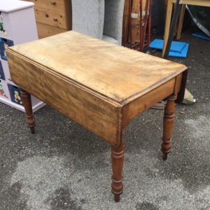Kitchen Table Medium – . / . / Wood / .