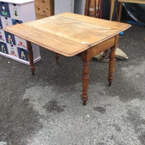 Kitchen Table Medium – . / . / Wood / .