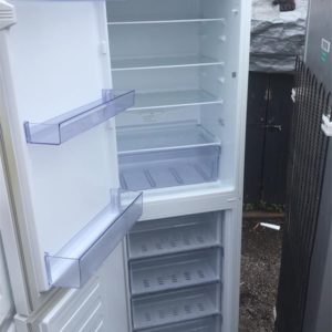 Fridge/Freezer – over 5 ft (2.A) – CFG3582W – Beko / . / . / .