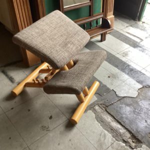 Kneeling stool