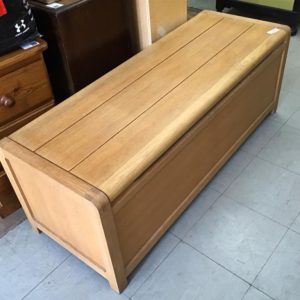 Storage Trunk/Box/Ottoman – . / . / Wood / Pine