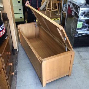 Storage Trunk/Box/Ottoman – . / . / Wood / Pine